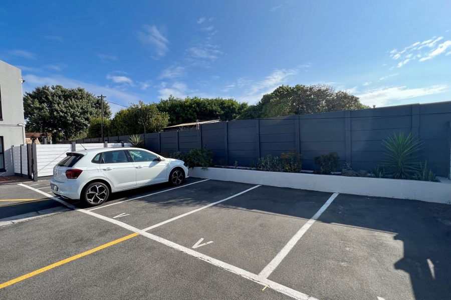To Let 2 Bedroom Property for Rent in Bloubergrant Western Cape